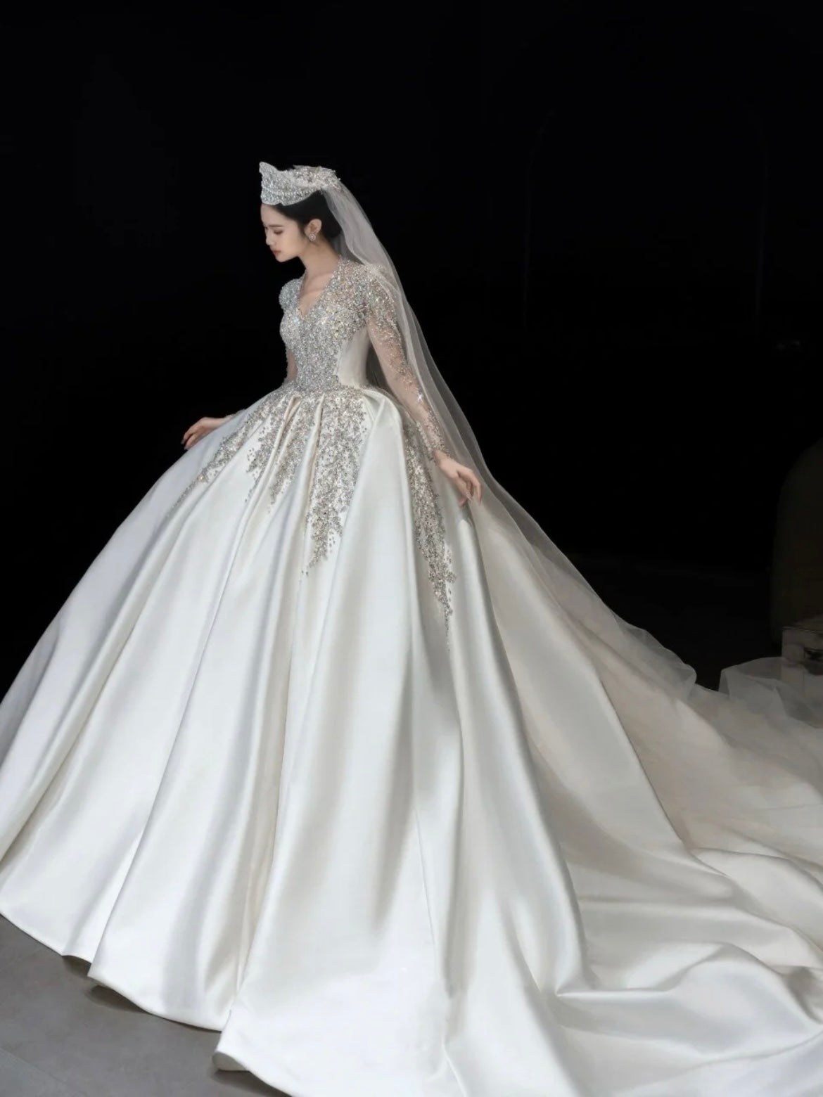 Royal Elegance Wedding Gown