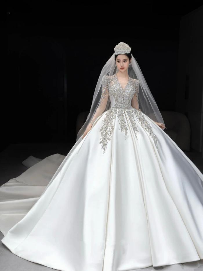 ROYAL ELEGANCE BRIDAL GOWN