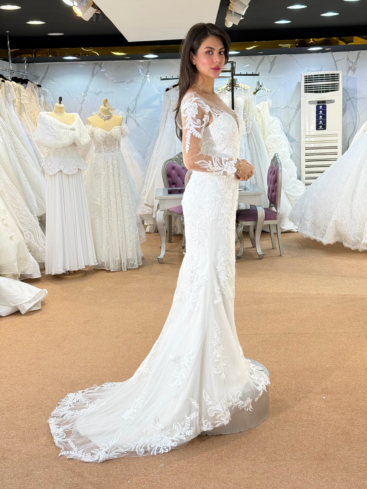 Elegant Lace Long-Sleeve Bridal Gown